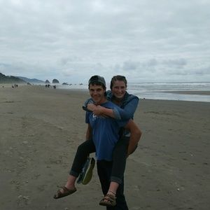 Meet your Posher, Charis